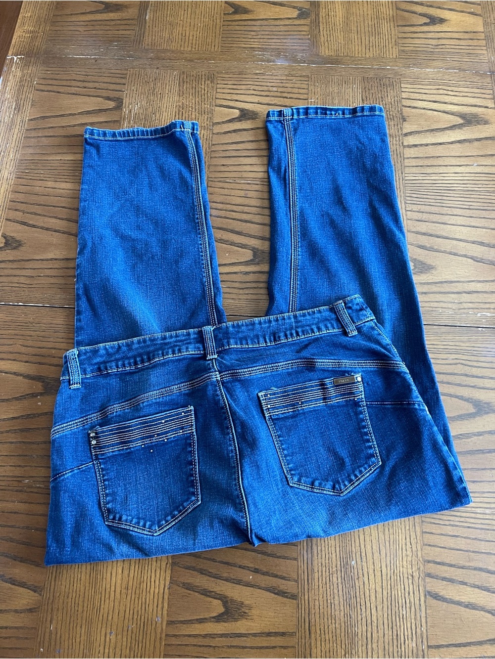 Chico’s 2 Blue Denim crop Jeans Back Pocket Detail So Lifting Design